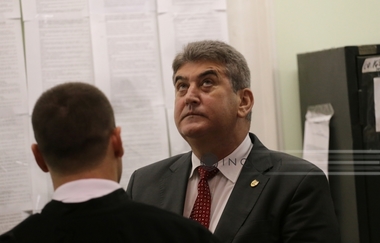 MApN: Gabriel Oprea a primit gradul de general de brigadă îndeplinind două din cele trei condiţii prevăzute în Statutul cadrelor militare