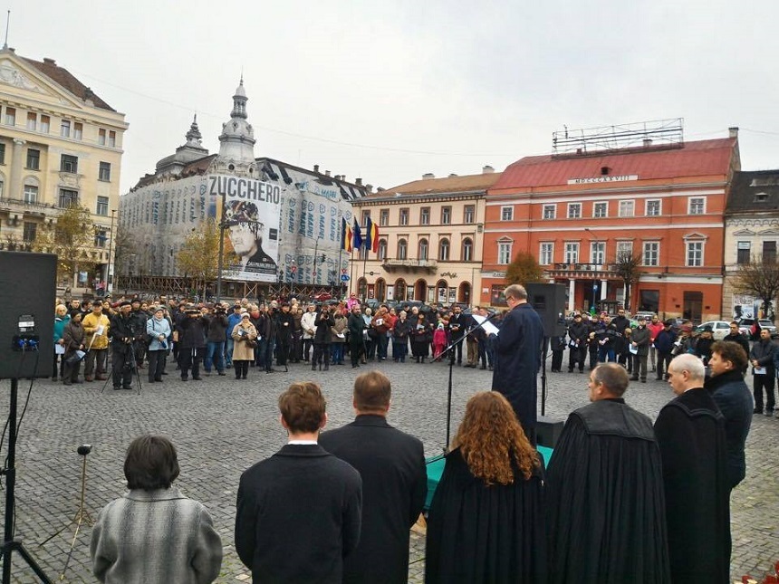 Cluj: Trei sute de persoane, la un protest faţă de situaţia de la Liceul Romano-Catolic din Târgu Mureş. Acţiuni de protest au loc şi în alte oraşe