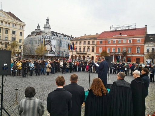 Mii de persoane au protestat la Târgu Mureş, Sfântu Gheorghe, Cluj-Napoca şi Miercurea Ciuc faţă de situaţia Liceului Romano-Catolic
