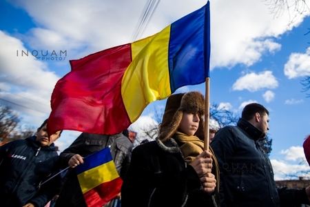 Opt mii de porţii de fasole cu cârnaţi, un spectacol pirotehnic 3D, dar şi o paradă militară, la Alba Iulia de 1 Decembrie