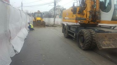 Lucrări pe Şoseaua Giurgiului, după ce Apa Nova a constatat tasarea liniei de tramvai şi avarierea canalului colector, existând risc de surpare a carosabilului