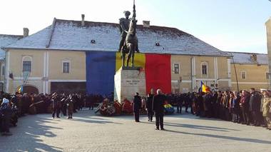 Aproximativ 2.000 de oameni participă la manifestările organizate la Alba Iulia de Ziua Naţională - FOTO/ VIDEO