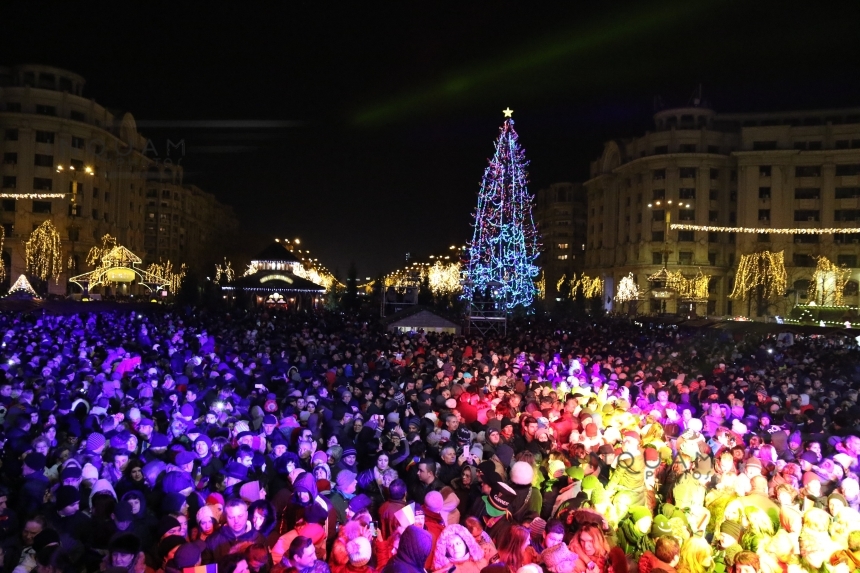 Luminile de sărbători au fost aprinse în Capitală: peste trei milioane de beculeţe, pe un traseu de 29 de kilometri - FOTO