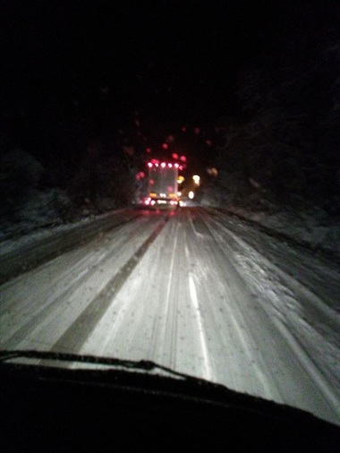 Traficul de pe DN 1, dinspre Braşov către Valea Prahovei, deviat selectiv pe DN 1A; maşinile de mare tonaj, direcţionate total pe aceeaşi rută