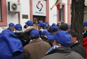 Circa 150 de sindicalişti vor picheta joi sediul Hidroelectrica timp de două ore. Unul dintre sindicate ameninţă cu greva din cauza blocării negocierilor privind Contractul Colectiv de Muncă 
