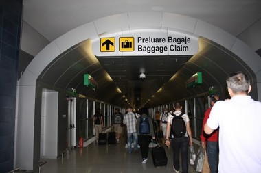 Cei mai mulţi români care au cumpărat bilete de avion ca să ajungă acasă în preajma alegerilor vin din Germania, Olanda, Franţa şi Marea Britanie