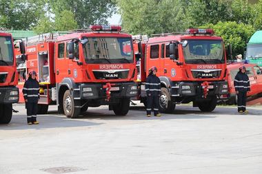 Arafat: Primele autopompe cisternă de 9.000 de litri ajung marţi la inspectoratele pentru situaţii de urgenţă şi le înlocuiesc pe cele cu vechime de zeci de ani 