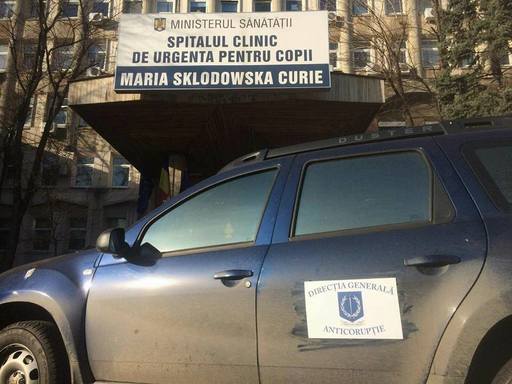 Spitalul "Marie Curie”: Anchetatorii au ridicat probe din cabinetele de ortopedie şi au pus sigiliu pe un depozit, pe cabinetul lui Burnei şi al asistentei şefe 