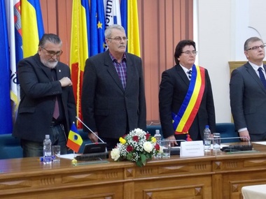 Scandal în şedinţa festivă a CL Timişoara; fostul director al Operei din 1989, dat afară după ce a spus că mai mulţi revoluţionari au colaborat cu Securitatea - FOTO