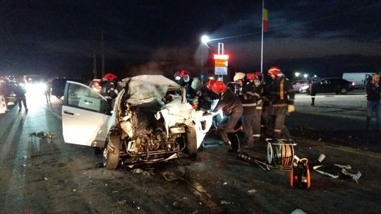 O femeie şi un copil au murit după ce maşina în care se aflau a fost lovită de un TIR / Foto. ISU Bucureşti - Ilfov