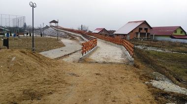 Primăria unei comune arădene a construit o pistă betonată pentru săniuş, cu peste 70.000 de lei - FOTO