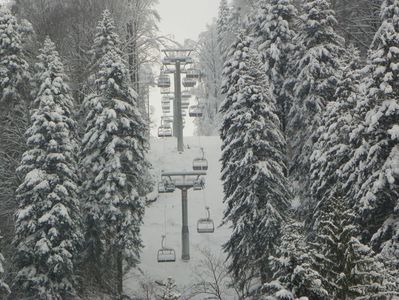 Bacău: Pârtia de schi de la Slănic Moldova, deschisă de autorităţi cu o întârzire de trei săptămâni, doar cu zăpadă artificială