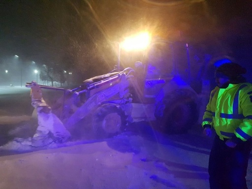 Noi intervenţii în judeţul Constanţa, 13 persoane salvate după ce au rămas înzăpezite pe un drum judeţean - FOTO/VIDEO