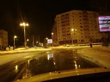 Sibiu: Avarie la o conductă, o stradă principală din oraş s-a umplut de apă - FOTO/VIDEO