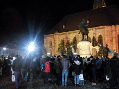 Aproximativ 100 de persoane au protestat la Cluj faţă de proiectele de OUG privind graţierea şi modificarea codurilor penale