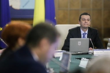Ordonanţa de Urgenţă a Guvernului privind modificarea codurilor penale, care dezincriminează abuzul în serviciu, a fost publicată în Monitorul Oficial 