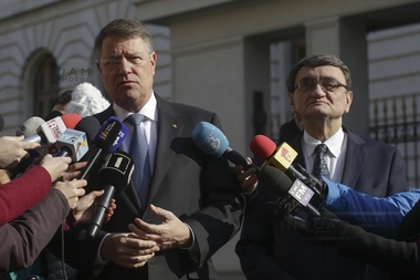Preşedintele Klaus Iohannis: Avocatul Poporului mi-a promis că va analiza cu celeritate. Sper ca mâine sau poimâine să ia decizia corectă. Ciorbea: Vom analiza argumentele şi vom încerca să luăm o decizie în cel mai scurt timp. UPDATE