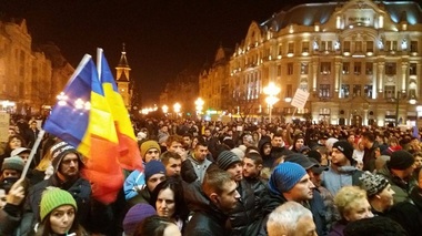 Protestul de la Timişoara s-a încheiat după cinci ore şi va continua joi la prânz şi seara