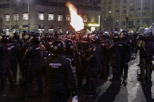 Ministrul de Interne: Miercuri au fost aproximativ 200.000 de manifestanţi în toată ţara, în 70 de localităţi; la Bucureşti numărul maxim de participanţi a fost la ora 21