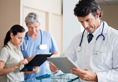 Societatea de Oncologie Medicală: Diagnosticul molecular, testările genetice, imunoterapia, terapiile ţintite sunt noile arme împotriva cancerului