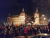 Numărul protestatarilor braşoveni a crescut de patru ori în ultima oră. 4.000 de oameni au ieşit deja în stradă