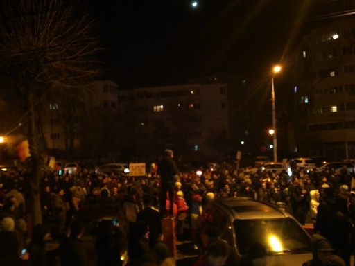 Peste 8.000 de constănţeni protestează la această oră pe bulevardele din municipiu