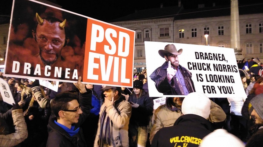 Numărul participanţilor la protestul de la Arad s-a triplat, ajungând la peste 5.000: ”Dragnea, Chuck Norris is looking for you!”