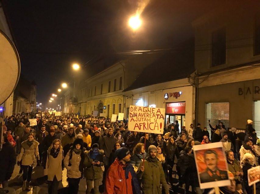 Numărul protestatarilor de la Cluj a ajuns la 30.000, oamenii plecând în marş pe străzile din oraş FOTO, VIDEO