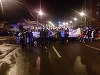 Incident la protestul de la Galaţi: Un tânăr din mulţime a aruncat cu gheaţă, fiind ridicat de jandarmi şi dus la Poliţie