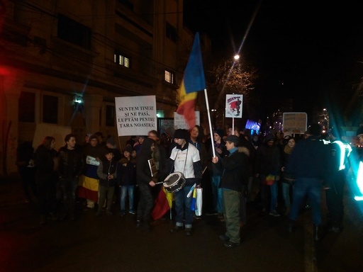 Peste 8.000 de constănţeni, în marş pe străzile oraşului. Printre manifestanţi, un social-democrat care ameninţă cu demisia din partid dacă nu se schimbă situaţia