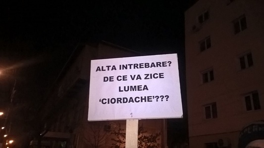 Numărul manifestanţilor de la Ploieşti a ajuns la 5.000. Unii au mers în coloană la DNA, alţii s-au adunat în centrul oraşului