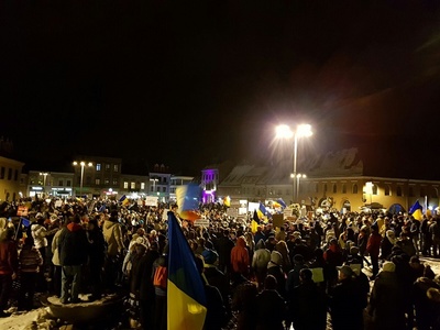 Peste 12.000 de oameni au cântat Imnul Naţional în Piaţa Sfatului din Braşov
