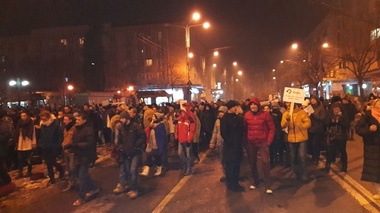Ploieşti: Un patron care a anunţat că face gratis bannere pentru protestatari, controlat de Poliţia Economică după o sesizare. IPJ Prahova spune că nu s-au găsit nereguli