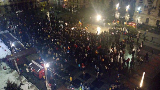 Aproape 1.500 de craioveni au ieşit din nou în stradă în centrul Craiovei