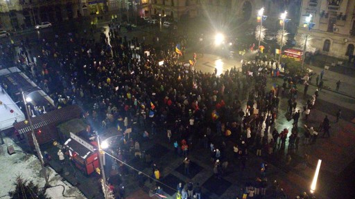 Aproape 1.500 de craioveni au ieşit din nou în stradă în centrul Craiovei