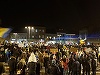 Aproximativ 15.000 de oameni au fost în stradă la Braşov. Proiecţii anti-PSD în Piaţa Sfatului