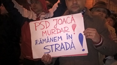 Protestul de la Ploieşti s-a încheiat fără incidente; în alte trei oraşe din Prahova oamenii au ieşit în stradă