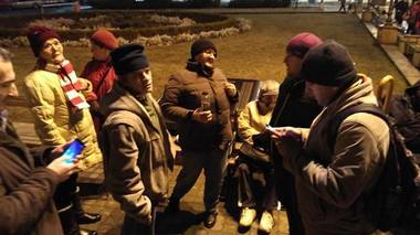 Arad: Schimb de replici între manifestanţi şi un grup de şapte pensionari susţinători ai Guvernului; aproximativ 500 de persoane au ieşit în stradă