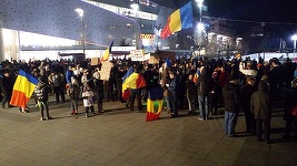Aproximativ 300 de persoane protestează în centrul Craiovei cerând demisia membrilor Cabinetului Grindeanu