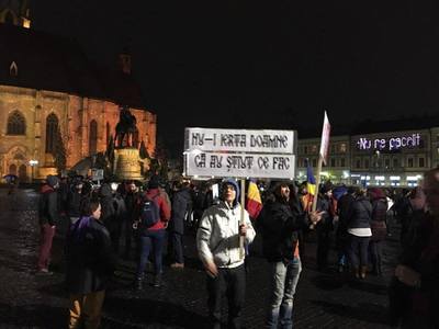 Peste 7.000 de persoane au protestat la Cluj, Sibiu şi Iaşi, manifestanţii plecând în marşuri şi cântând ”Deşteaptă-te române!”