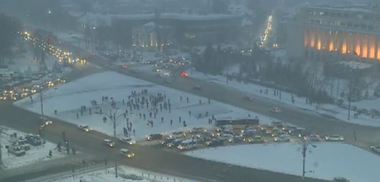 A noua zi de proteste în Piaţa Victoriei, unde s-au adunat peste 100 de oameni. Aproximativ 100 de manifestanţi sunt şi la Palatul Cotroceni