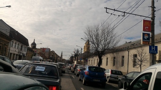 Mai mulţi şoferi din Cluj au protestat în trafic faţă de Guvern, conducând maşinile cu 10 kilometri la oră pe străzi din centrul oraşului