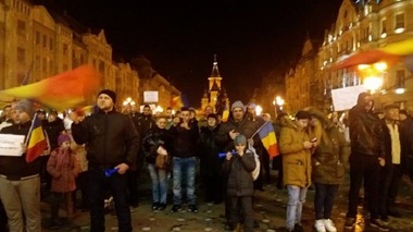 Pancartele de la protestele faţă de Guvern de la Timişoara vor fi adunate şi prezentate într-o expoziţie la Memorialul Revoluţiei