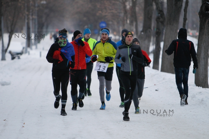 REPORTAJ: "Maratonul democraţiei” - 30 de tineri au alergat 42 de kilometri ca semn de protest faţă de Guvern: Este "rezist" spus altfel