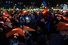 Manifestaţia din Piaţa Victoriei, unde 30.000 de oameni au format un tricolor, s-a încheiat