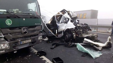Eurolines România: În autocarul implicat în accidentul din Ungaria erau 17 pasageri, niciunul nu a fost rănit, doar şoferul a fost accidentat