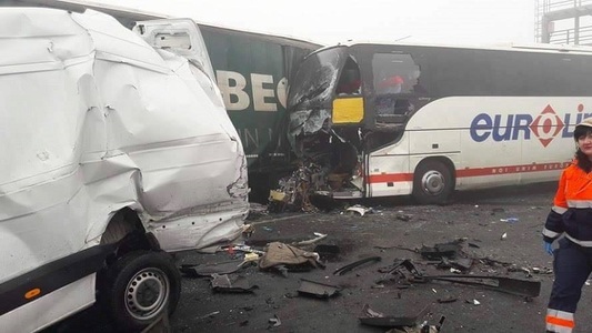 MAE: Un român a murit în accidentul din Ungaria; şase români răniţi au fost transportaţi la spitalele din Szeged şi Mako