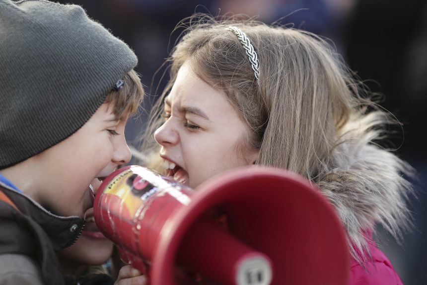 Un nou protest antiguvernamental la care părinţii sunt chemaţi cu copiii, programat sâmbătă în Piaţa Victoriei din Capitală