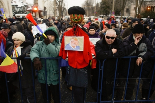 Mitingul de susţinere a Guvernului Grindeanu, organizat la Piteşti, s-a încheiat cu Hora Unirii; aproximativ 6.000 de oameni au participat 