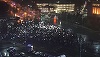 Aproximativ 2.000 de oameni protestează în Piaţa Victoriei, în ploaie: "Demisia, demisia"